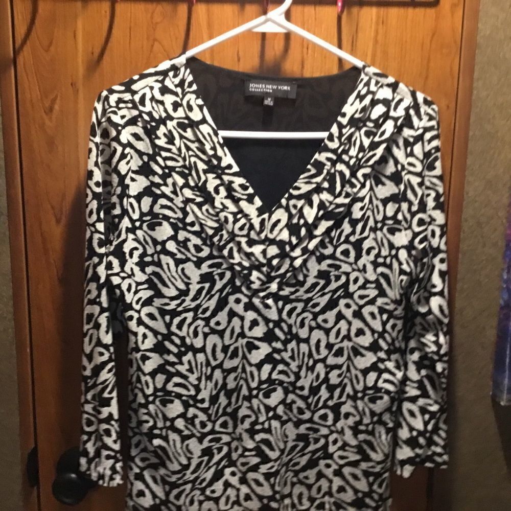 SALE. BUY 2/$30. Jones New York Women’s Size M 3/4 Sleeves Blouse